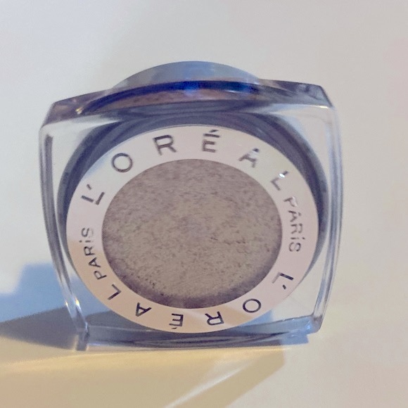 L’Oréal Infallible Makeup Eyeshadow 888 MUST BE BUNDLED